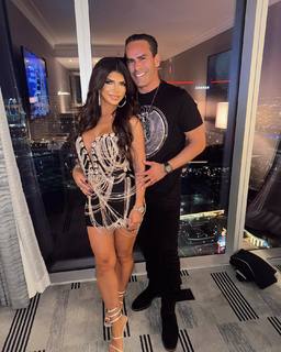 Teresa Giudice feet photo thumbnail