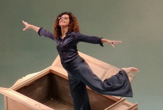 Teresa Mannino feet photo 6