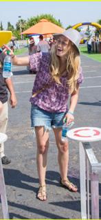 Teresa Palmer feet photo thumbnail