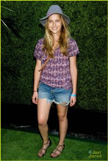 Teresa Palmer feet photo thumbnail