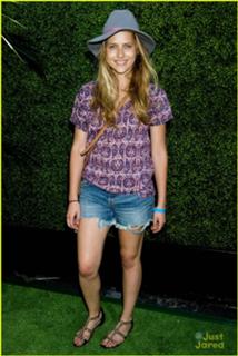 Teresa Palmer feet photo thumbnail