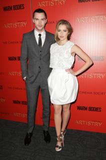 Teresa Palmer feet photo thumbnail