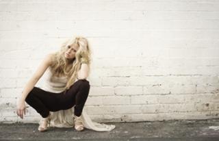 Teresa Palmer feet photo thumbnail