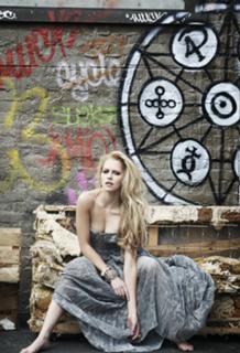 Teresa Palmer feet photo thumbnail