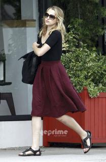 Teresa Palmer feet photo thumbnail