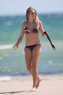 Teresa Palmer feet photo thumbnail