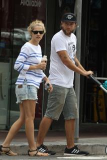 Teresa Palmer feet photo thumbnail