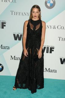 Teresa Palmer feet photo thumbnail