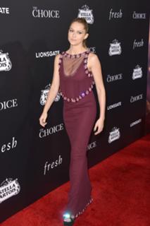 Teresa Palmer feet photo thumbnail