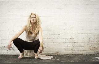 Teresa Palmer feet photo thumbnail