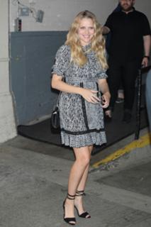 Teresa Palmer feet photo thumbnail