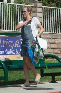 Teresa Palmer feet photo thumbnail