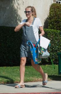 Teresa Palmer feet photo thumbnail