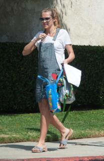 Teresa Palmer feet photo thumbnail