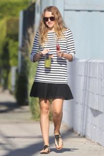 Teresa Palmer feet photo thumbnail