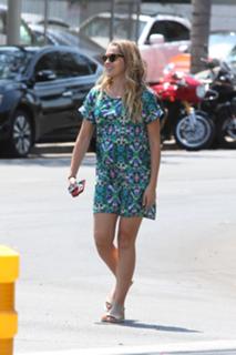 Teresa Palmer feet photo thumbnail