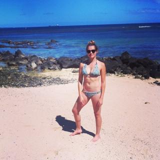 Teresa Palmer feet photo thumbnail