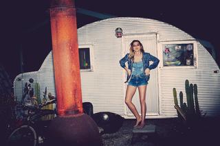 Teresa Palmer feet photo thumbnail