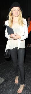 Teresa Palmer feet photo thumbnail