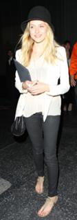Teresa Palmer feet photo thumbnail