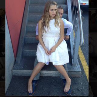 Teresa Palmer feet photo thumbnail