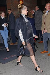 Teresa Palmer feet photo thumbnail