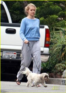 Teresa Palmer feet photo thumbnail