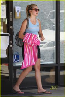 Teresa Palmer feet photo thumbnail