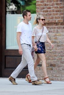 Teresa Palmer feet photo thumbnail