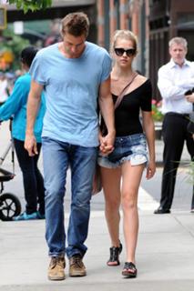 Teresa Palmer feet photo thumbnail