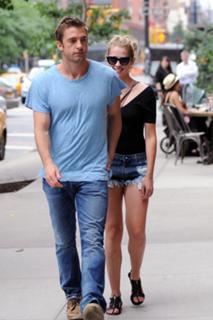 Teresa Palmer feet photo thumbnail