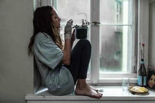 Teresa Palmer feet photo thumbnail