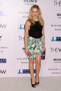 Teresa Palmer feet photo thumbnail