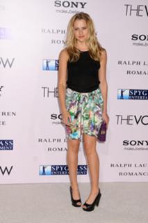 Teresa Palmer feet photo thumbnail