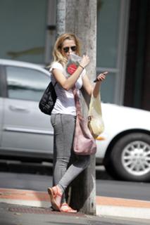 Teresa Palmer feet photo thumbnail