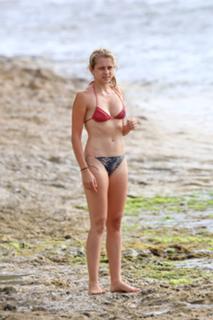 Teresa Palmer feet photo thumbnail