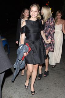 Teresa Palmer feet photo thumbnail