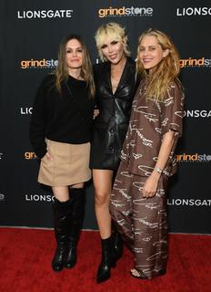 Teresa Palmer feet photo thumbnail