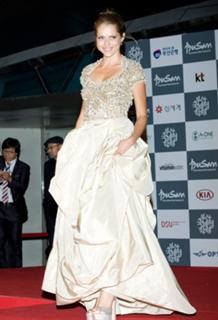 Teresa Palmer feet photo thumbnail