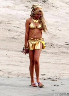 Teresa Palmer feet photo thumbnail