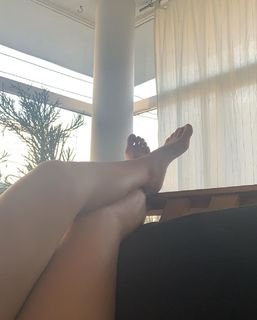 Teresa Ruiz feet photo thumbnail