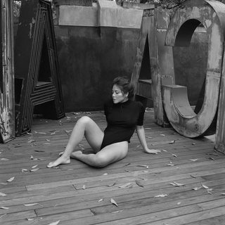 Teresa Ruiz feet photo thumbnail