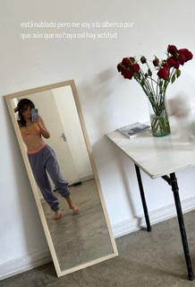 Teresa Ruiz feet photo thumbnail