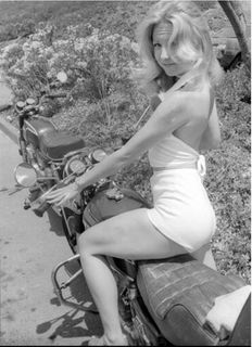 Teri Garr feet photo thumbnail