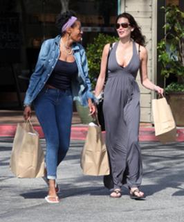 Teri Hatcher feet photo thumbnail