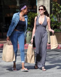Teri Hatcher feet photo thumbnail