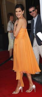 Teri Hatcher feet photo thumbnail