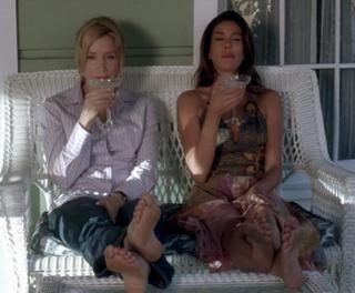 Teri Hatcher feet photo thumbnail