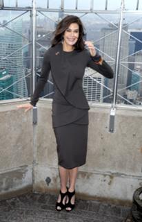 Teri Hatcher feet photo thumbnail