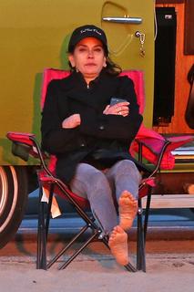 Teri Hatcher feet photo thumbnail
